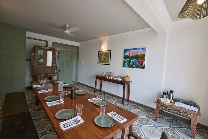 Dining area image 1