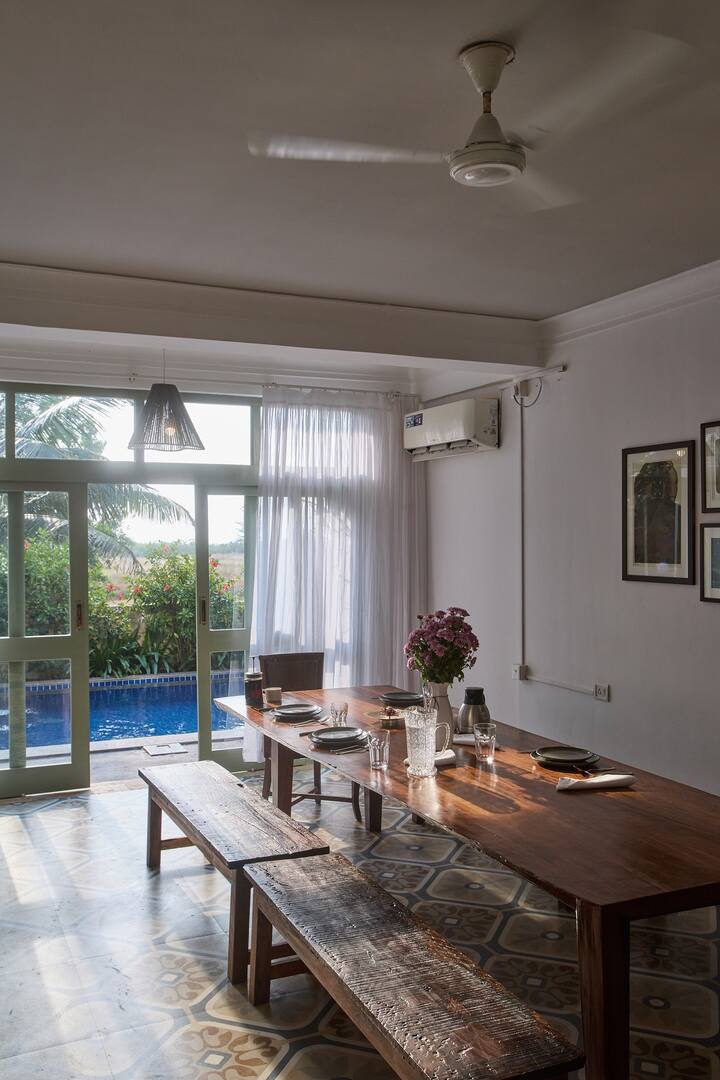 Dining area image 5