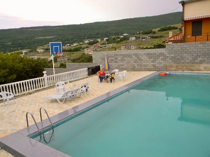 Villa W/ Pool, Garden & View 15min To Tbilisi - Tbilisi