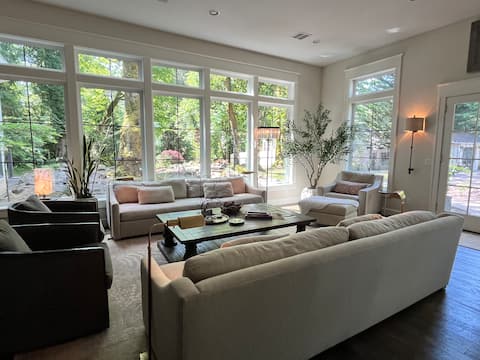 Classy Carriage House Retreat