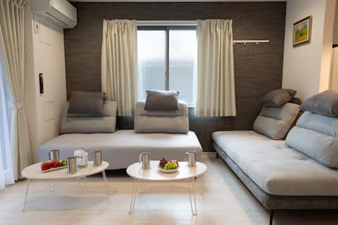 102 Hotel Space! Excellent access to Disney Resort, Tokyo sightseeing, and Makuhari!