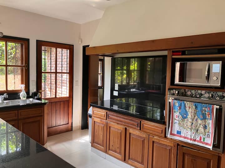 Casa con piscina y servicios de limpieza y cocina en San Isidro