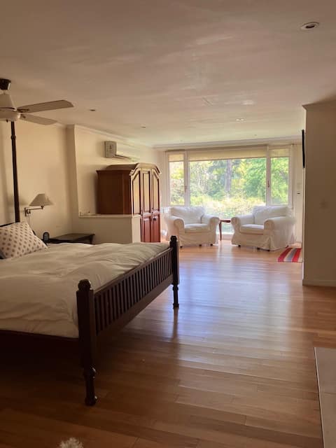 House with pool and cleaning and cooking services