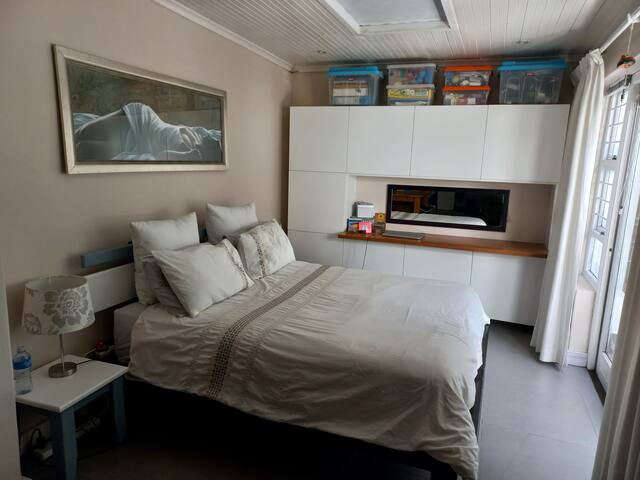 Open plan family home in Claremont gallery image 5