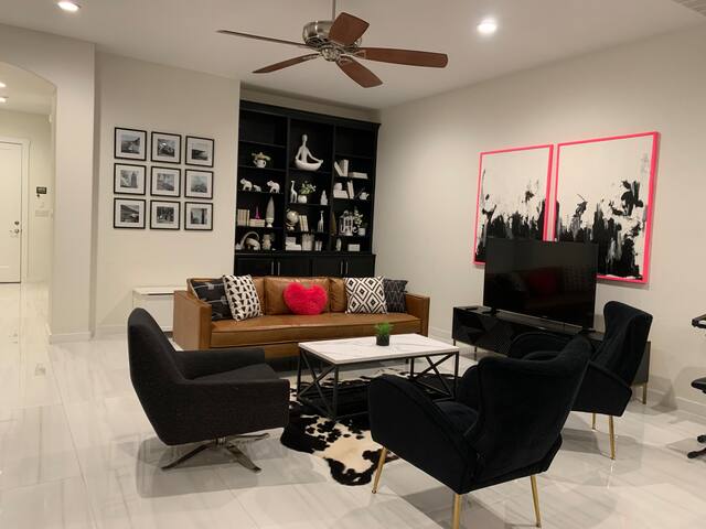 Home in Cultural District gallery image 2