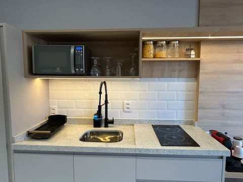 Successful Airbnb property: Studio top sunny with garage view and pool. in Mont’serrat