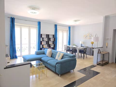 Casa Cristallo: 150 square meters facing the sea with parking space