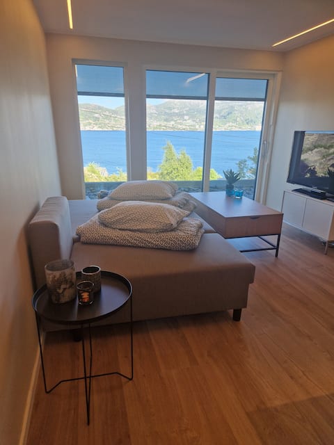 Successful Airbnb property: Modern apartment, lake view - short distance to Bergen in Laksevåg