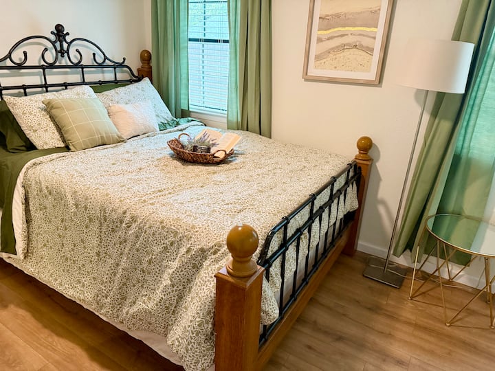 Двойно легло. 