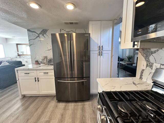 Vegas Versailles – 2 Story House 7 Bed 3 Bath Pool gallery image 5