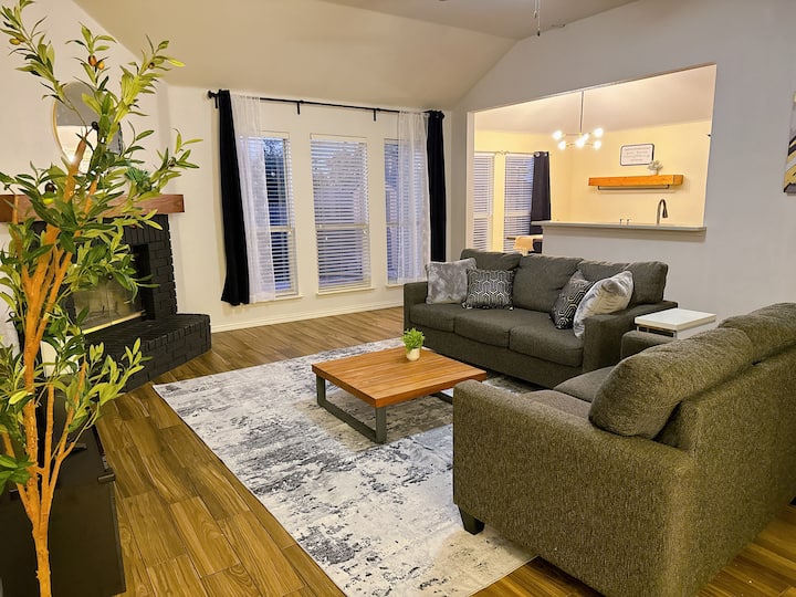Mansfield Sunshine Haven: Extended Stay Bliss - 맨스필드