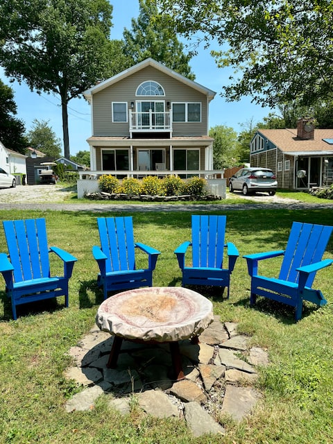 Waterfront Paradise on the Bay
