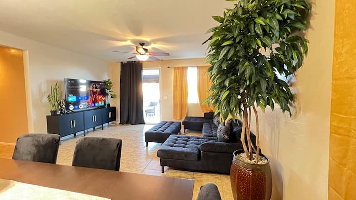 *Family House 8 Minutes From Downtown* - Las Vegas
