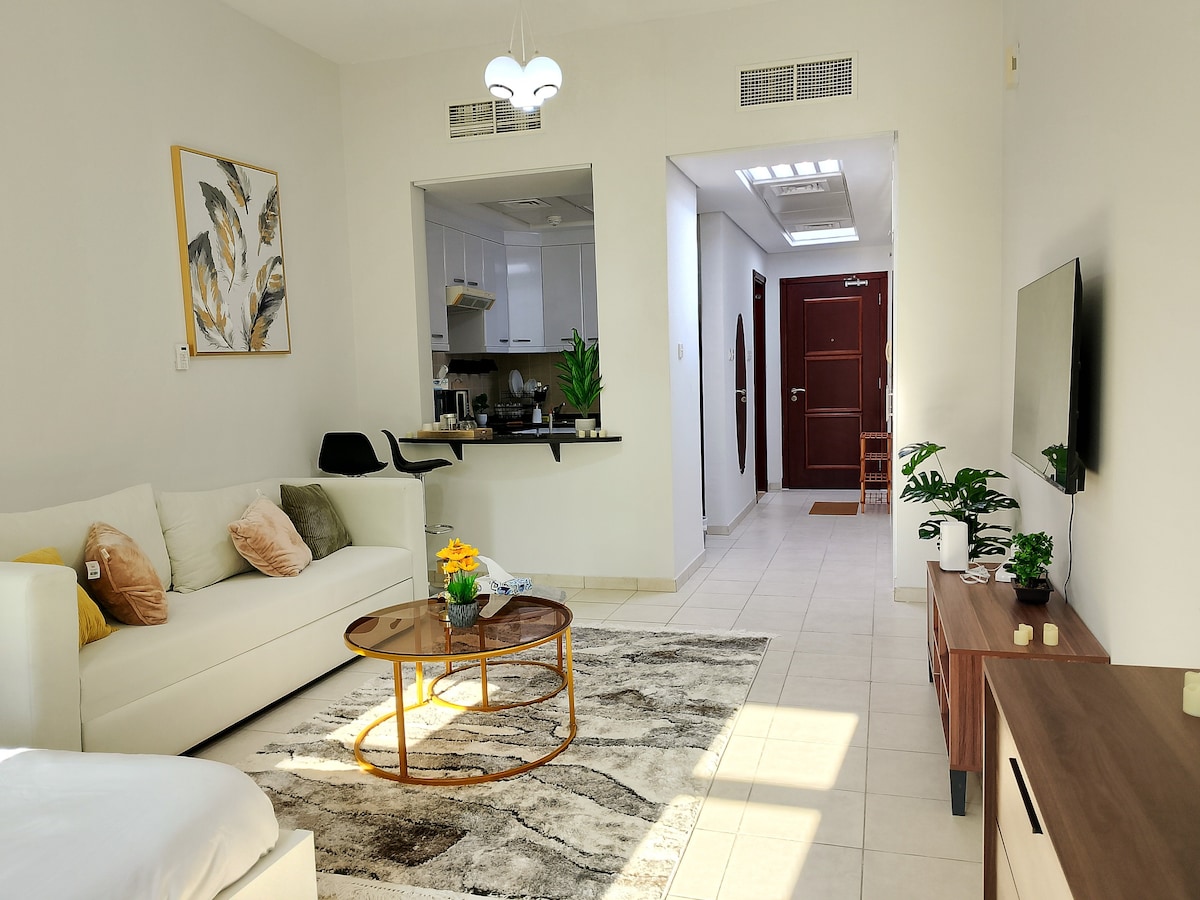 Popular Airbnb listing: Cozy Studio, near to metro in Jebel Ali First