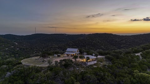 Secluded Hilltop Retreat