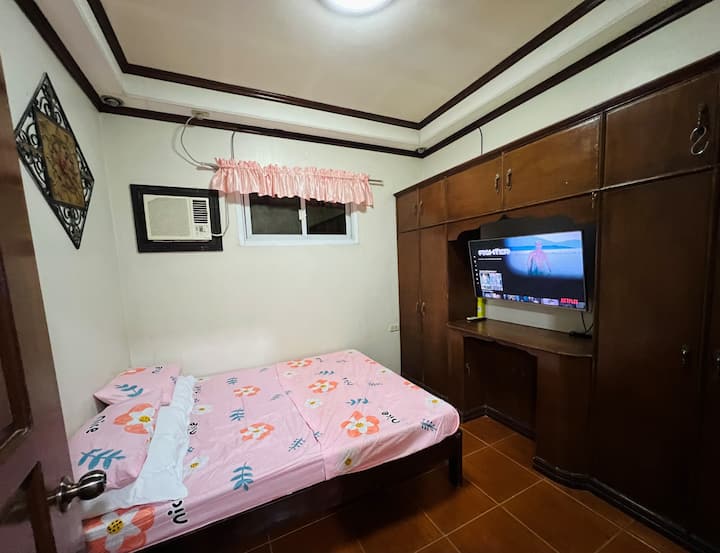 配备高速光纤无线网络和智能电视（ netflix和youtube ）