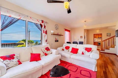Anúncio popular: Oceanview Bliss Villa – Stunning Views & Cozy Stay em Ponta Delgada