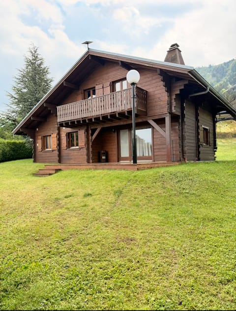 Chalet des Charmes - quiet between lake and mountain