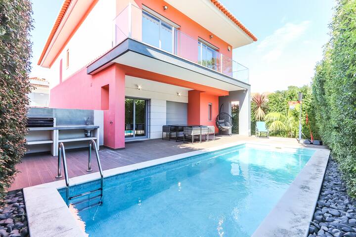 Villa avec piscine chauffée près des plages gallery image 2