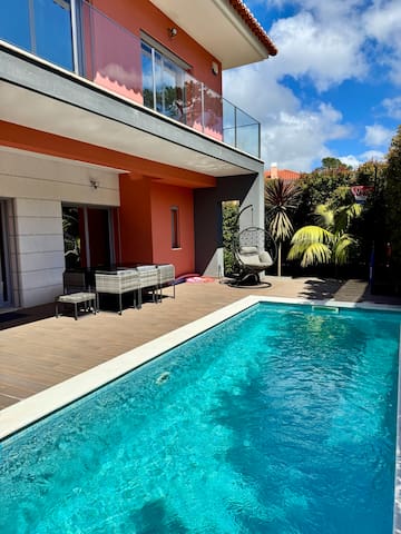 Villa avec piscine chauffée près des plages