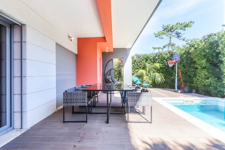 Villa avec piscine chauffée près des plages gallery image 3