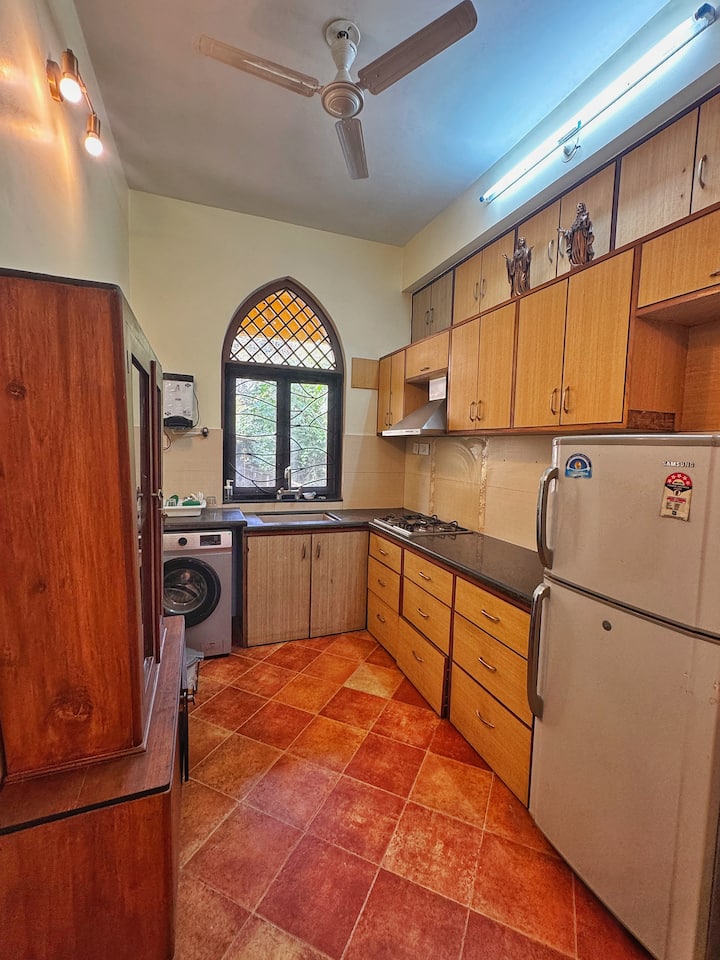 Full kitchen image 2