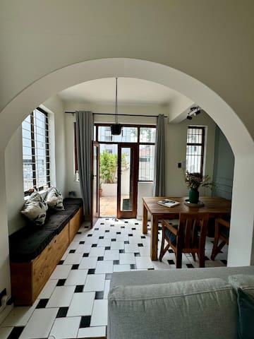 Spacious Victorian Apartment