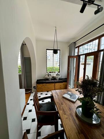 Spacious Victorian Apartment gallery image 2