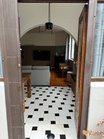 Spacious Victorian Apartment gallery image 3