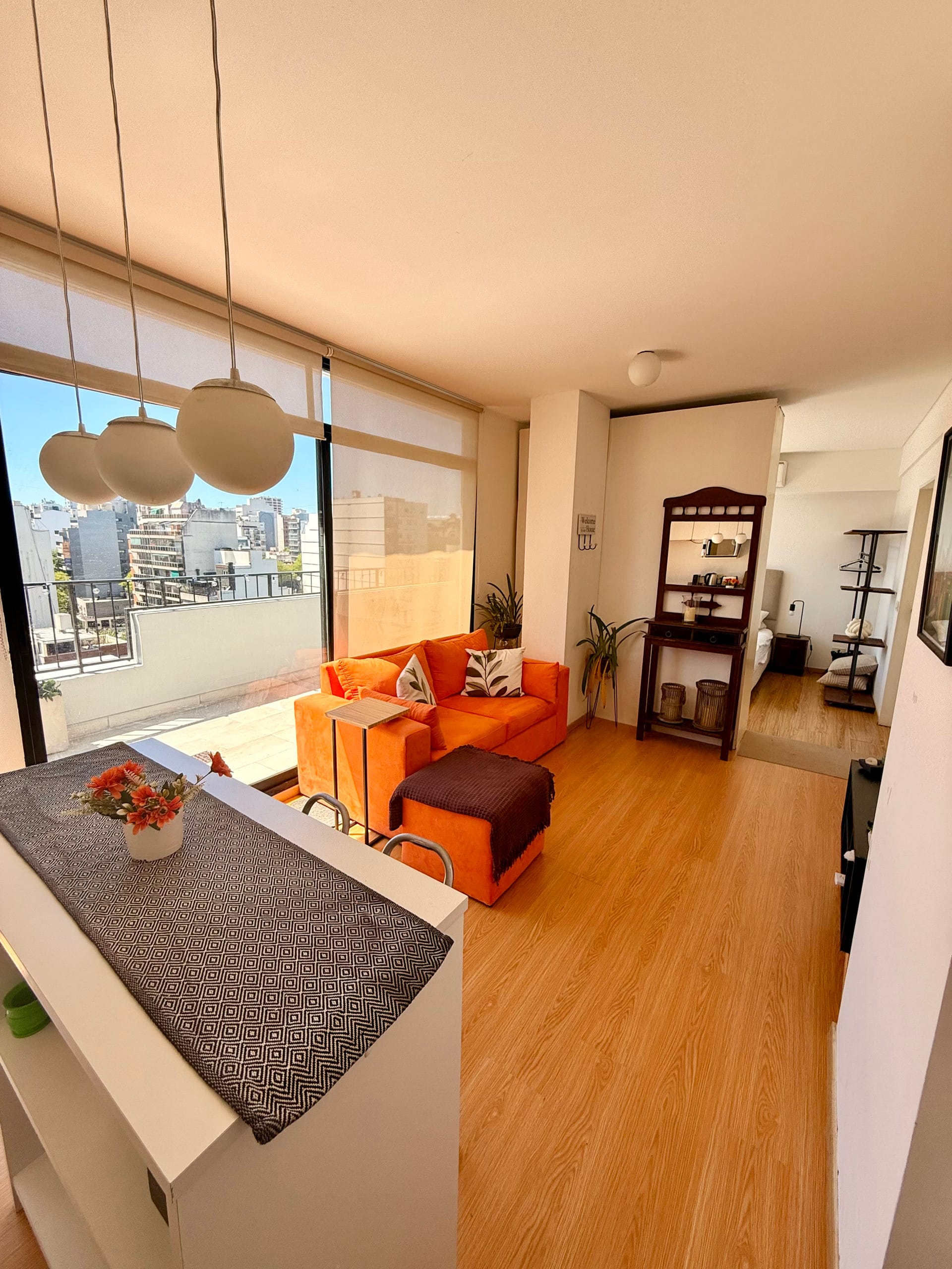 Top-floor studio apartment with balcony in Caballito