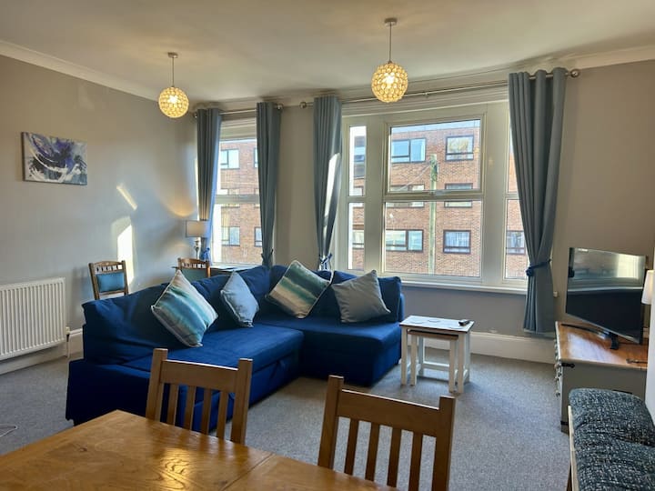 Central And Convenient With Private Parking 2 Bed - Southsea