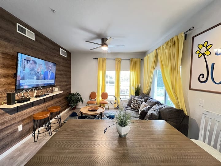 107 Seven Dwarfs 4br: Steps To Pool Spa & Tiki Bar - Kissimmee, FL