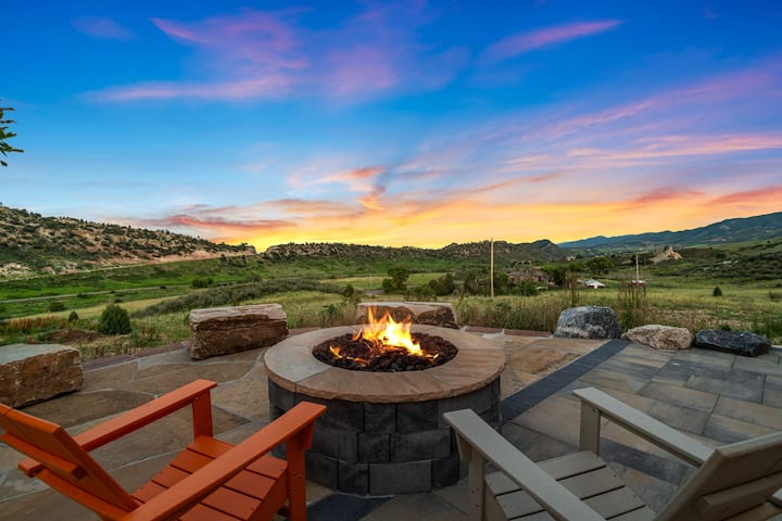 Red Rocks Hideaway -Whole Home - Inside Entrance 1 - Golden, CO