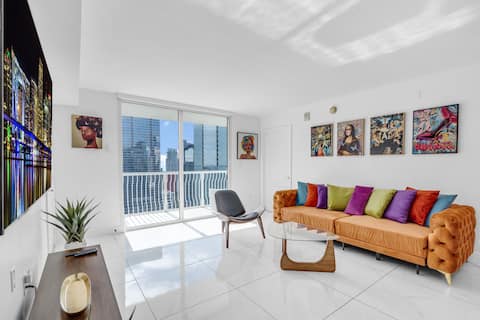 Popular Airbnb listing: Oceanside Brickell Miami Condo 36 Pool Free Parkng in Brickell Business District