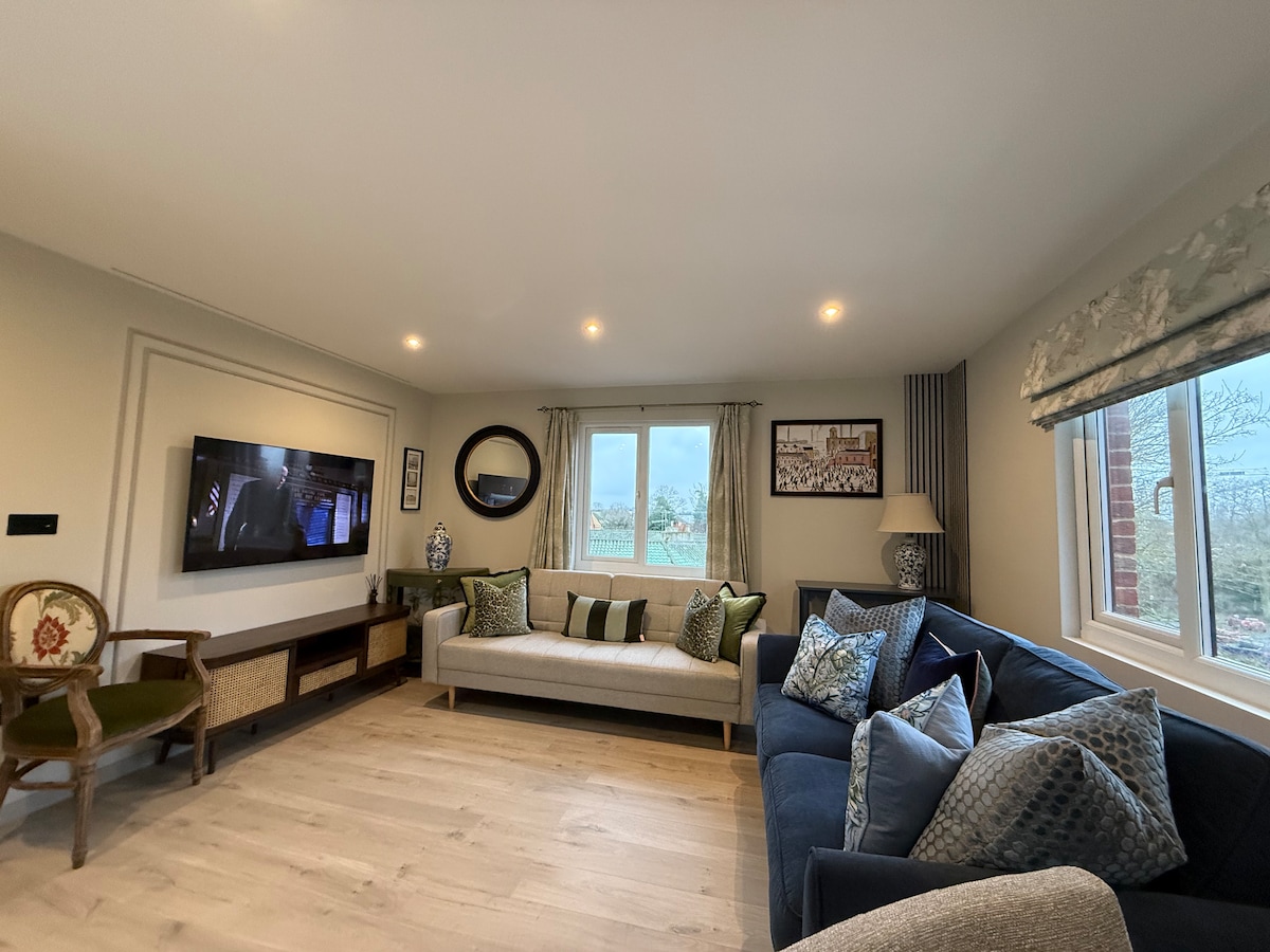 Top Airbnb: 10 mins to LHR & 35 mins to Waterloo in Wraysbury