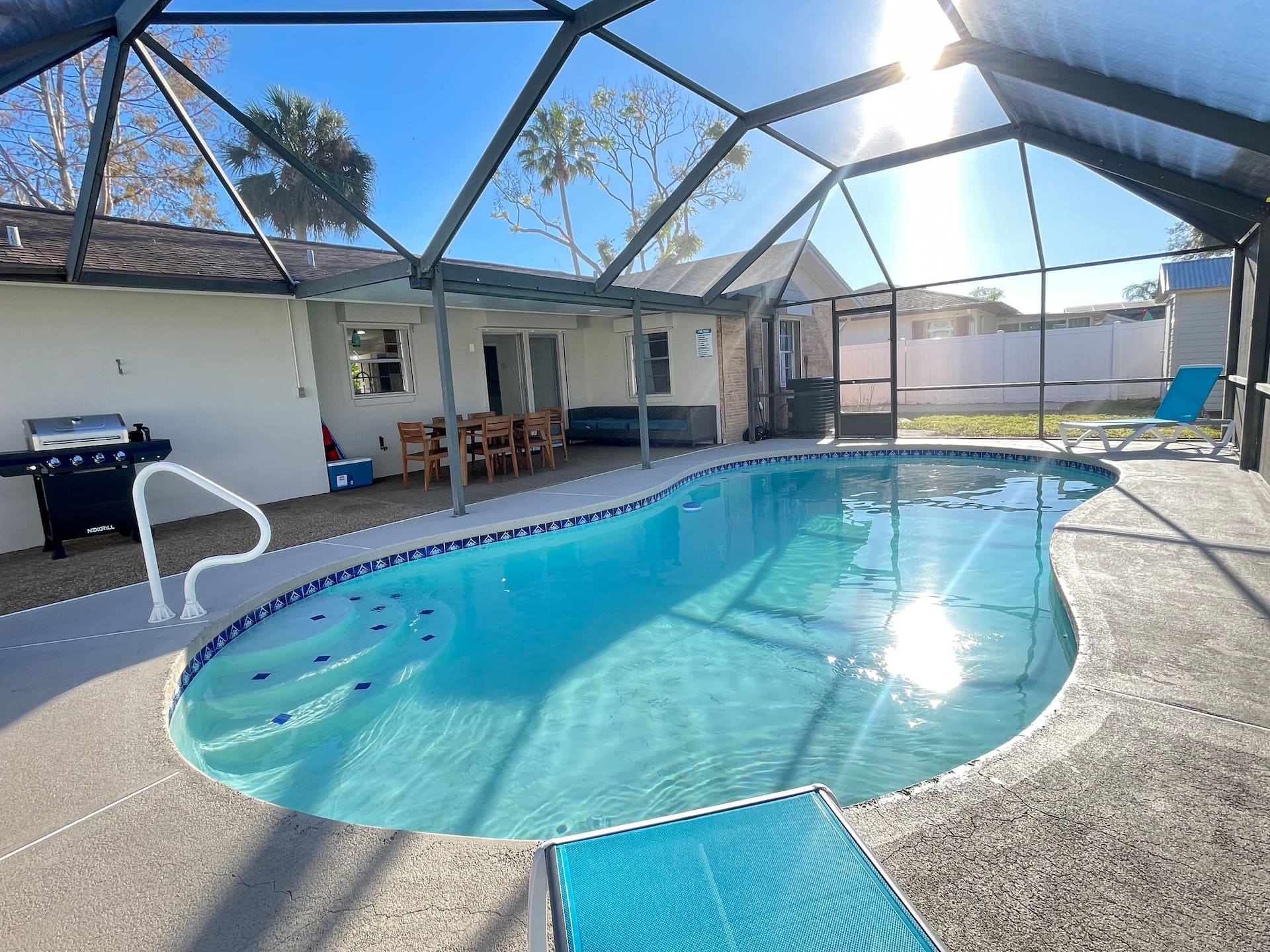 Renovated Home with Screened Pool 10 min to Beach