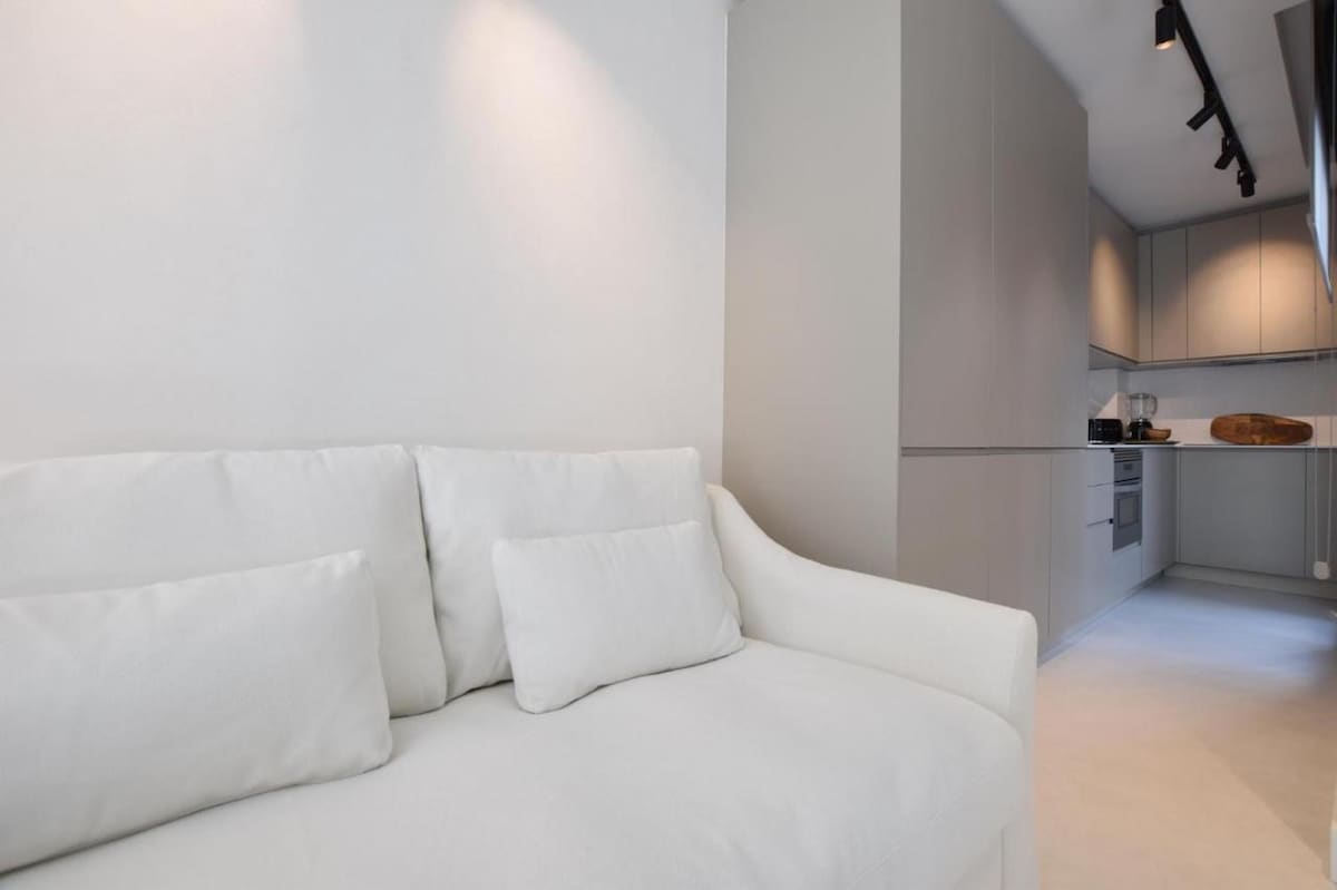 Propiedad de Airbnb exitosa: Unique Design Apartment | Private Rooftop Terrace en San Felipe Neri