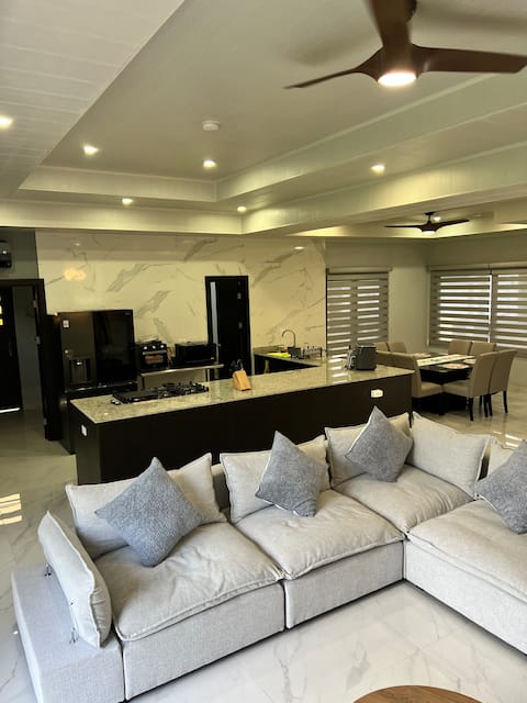 Wow House - Central Boquete!