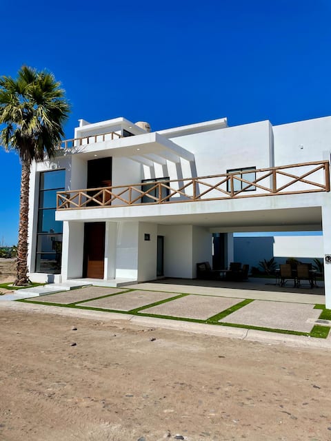 Luxurious house in Arrecife Azul