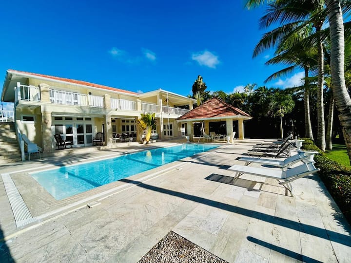 Español,english, Francés Y Portugués - Punta Cana