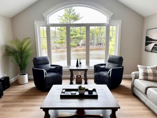 Waterfront | Dock | Canoe | Bonfire | Pet Friendly