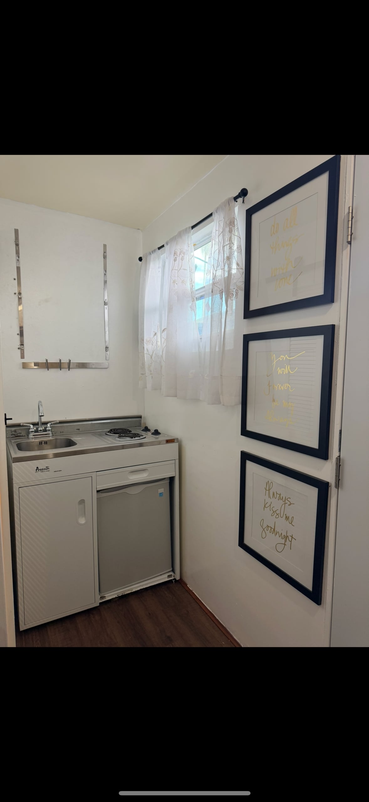 Popular Airbnb listing: Guest/Tiny house+Wifi&Parking/ New Management in South Sewell Park