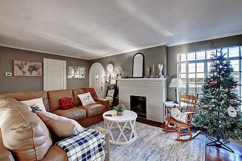 Fort Henry - Pool Table, Fire Pit, Prime Location