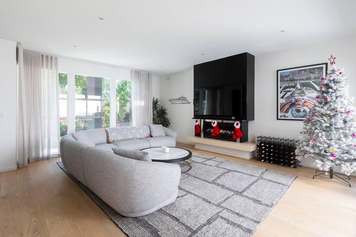 Townhouse 100m from Elwood beach gallery image 3