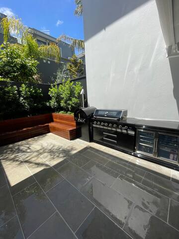 Townhouse 100m from Elwood beach gallery image 4