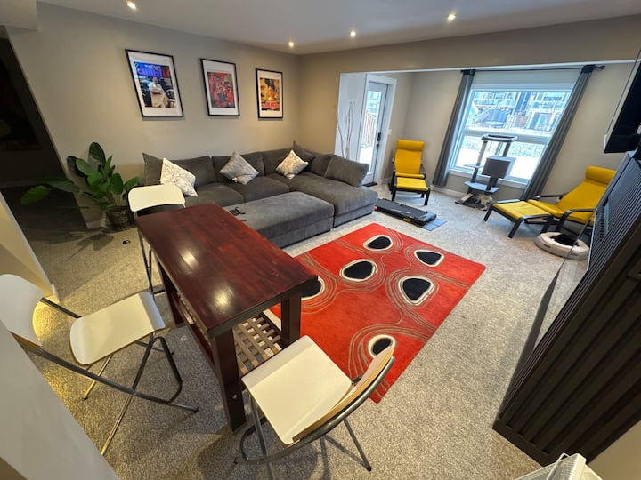 Walkout Basement Suite In Airdrie-north Of Calgary - Airdrie