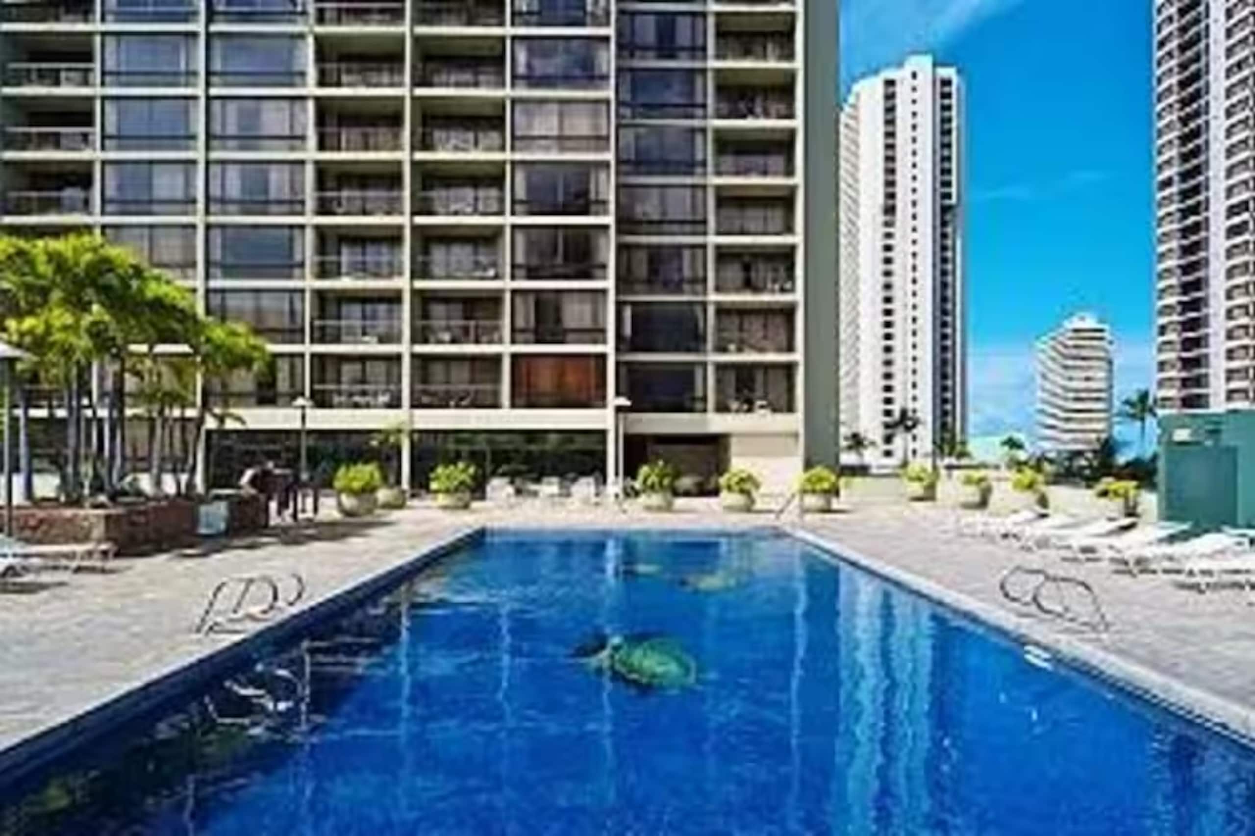 Condo in Honolulu · ★4.64 · 1 bedroom · 3 beds · 1 private bath - Image 20
