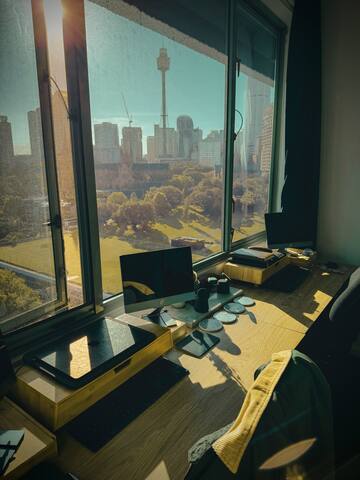 Stunning Sub-penthouse apartment with City Views gallery image 4