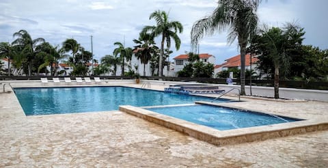 Exclusive Villa-Rainforest, Golf cart, Beach, Pool