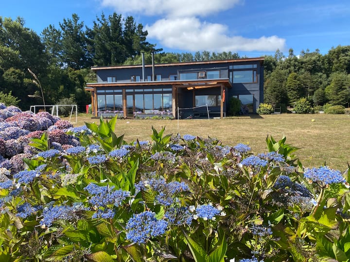 Beautiful house with access to the lake